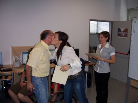 SE CLAUSURA EL CURSO “INTRODUCCIÓN A LA INFORMÁTICA BÁSICA E INTERNET” CON LA ENTREGA DE DIPLOMAS A LOS QUINCE PARTICIPANTES, Foto 3