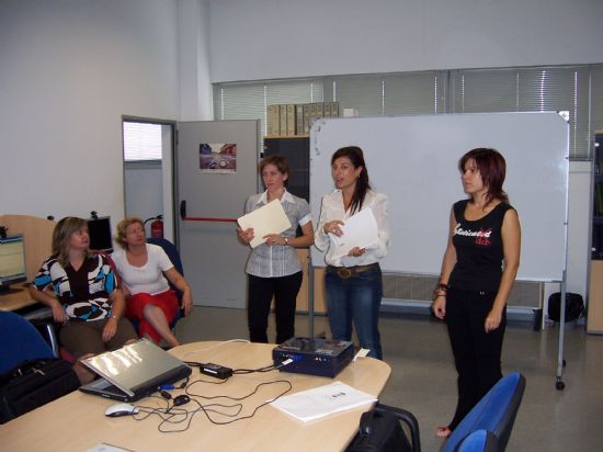 SE CLAUSURA EL CURSO “INTRODUCCIÓN A LA INFORMÁTICA BÁSICA E INTERNET” CON LA ENTREGA DE DIPLOMAS A LOS QUINCE PARTICIPANTES, Foto 5