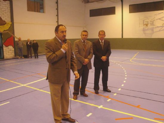 AUTORIDADES REGIONALES Y LOCALES INAUGURAN LAS OBRAS DE MEJORA EN LA SALA ESCOLAR DE TOTANA, Foto 1