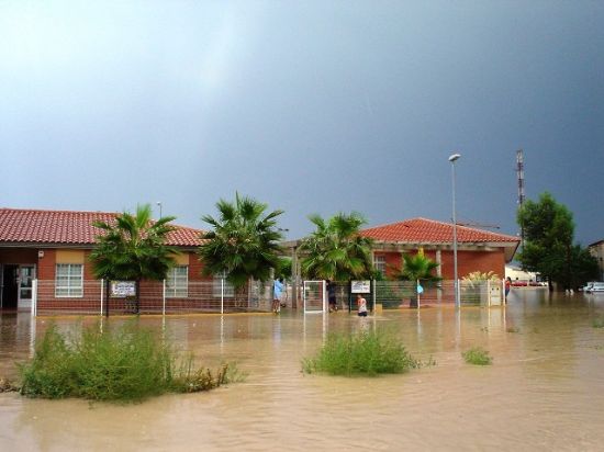 IU INFORMA QUE PRESENTARÁN AL PLENO UN PLAN DE ACTUACIÓN URGENTE Y PLURIANUAL PARA EVITAR LAS INUNDACIONES SISTEMÁTICAS QUE SE VIENEN PRODUCIENDO TODOS LOS AÑOS EN EL BARRIO TIROL, Foto 1