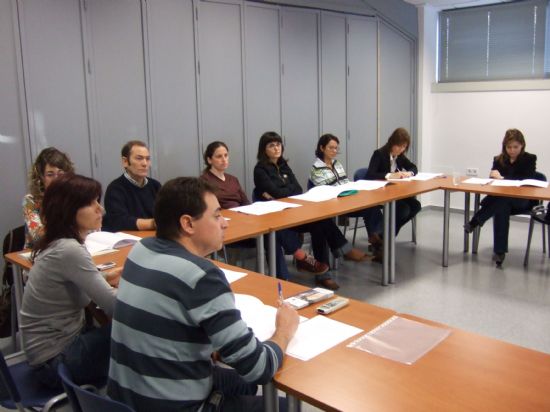 LA PRIMERA MESA TÉCNICA LOCAL PUESTA EN MARCHA PARA EL FOMENTO DEL EMPLEO Y LA INSERCIÓN SOCIOLABORAL DIRIGIDA A PERSONAS CON DIFICULTAD, ACUERDA REALIZAR UN ESTUDIO DE LOS RECURSOS DE EMPLEO EXISTENTES, Foto 2