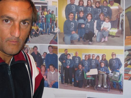 ALUMNOS DEL CENTRO OCUPACIONAL “JOSÉ MOYÁ” RECIBEN LOS DIPLOMAS POR PARTICIPAR EN LA ELABORACIÓN DEL “PROYECTO LIBRO: COMPARTE LA CULTURA RECICLANDO” (2007), Foto 5