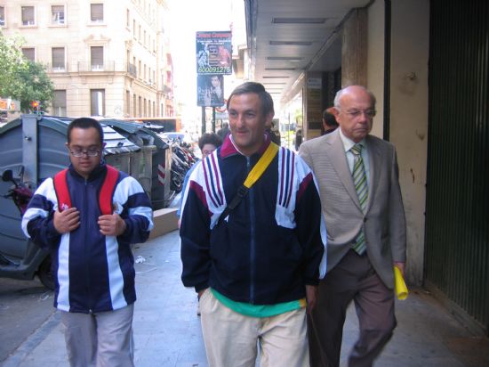 ALUMNOS DEL CENTRO OCUPACIONAL “JOSÉ MOYÁ” RECIBEN LOS DIPLOMAS POR PARTICIPAR EN LA ELABORACIÓN DEL “PROYECTO LIBRO: COMPARTE LA CULTURA RECICLANDO” (2007), Foto 9