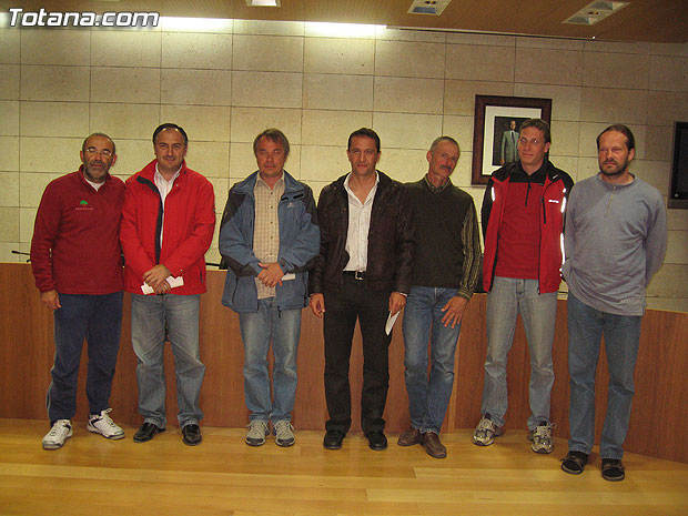 LA CONCEJALÍA DE DEPORTES SUBVENCIONA A CUATRO CARTÓGRAFOS CHECOS PARA CONFECCIONAR UN PLANO DEL PARAJE DE “LAS ALQUERÍAS”, QUE EL CLUB DE ORIENTACIÓN DE TOTANA SOLICITA COMO PRUEBA NACIONAL DE ESTA MODALIDAD DEPORTIVA PARA EL PRÓXIMO AÑO 2009, Foto 2