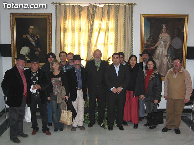 EL AYUNTAMIENTO DE TOTANA DA LOS PRIMEROS PASOS PARA ESTUDIAR EL HERMANAMIENTO CON LA LOCALIDAD FRANCESA DE UCHAUD, Foto 1