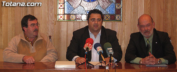 EL AYUNTAMIENTO DE TOTANA DA LOS PRIMEROS PASOS PARA ESTUDIAR EL HERMANAMIENTO CON LA LOCALIDAD FRANCESA DE UCHAUD, Foto 2