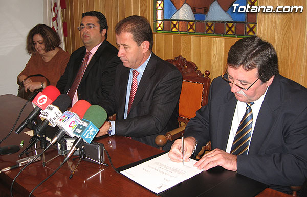 UNA DELEGACIÓN DE LA CIUDAD HERMANA DE KALOCSA VISITA TOTANA DURANTE ESTOS DÍAS PARA CONOCER LA IDIOSINCRASIA LOCAL CON MOTIVO DE LAS FIESTAS PATRONALES DE LA SANTA, Foto 4