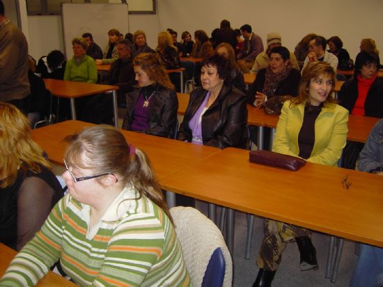 SE ENTREGAN DIPLOMAS A MÁS DE 150 PERSONAS QUE PARTICIPAN EN 25 CURSOS FORMATIVOS EN EL CENTRO DE DESARROLLO LOCAL, Foto 2