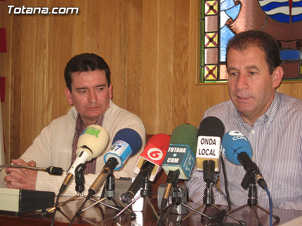 EL ALCALDE ASEGURA QUE SE CREARÁN AULAS DESPLAZADAS DEL IES “PRADO MAYOR” EN EL COLEGIO “GUADALENTÍN” PARA IMPARTIR EL 1º Y 2º DE LA ESO EN LA PEDANÍA DEL PARETÓN, Foto 1