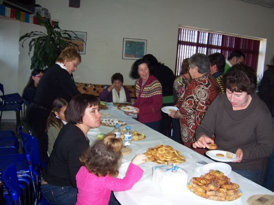 AUTORIDADES MUNICIPALES ASISTEN A LA DEGUSTACIÓN DE POSTRES Y DULCES TÍPICOS ELABORADOS POR LA ASOCIACIÓN DE AMAS Y AMOS DE CASA “IGUAL-DA” DE EL PARETÓN (2008), Foto 8