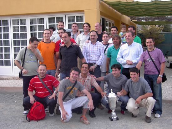 ALCALDE Y CONCEJAL DE DEPORTES HACEN ENTREGA PREMIOS XLIII CAMPEONATO DE FÚTBOL DE EMPRESAS, QUE GANA EL EQUIPO BAR LOS FRANCESES , Foto 1