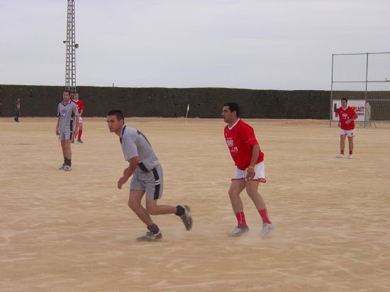 ALCALDE Y CONCEJAL DE DEPORTES HACEN ENTREGA PREMIOS XLIII CAMPEONATO DE FÚTBOL DE EMPRESAS, QUE GANA EL EQUIPO BAR LOS FRANCESES , Foto 2