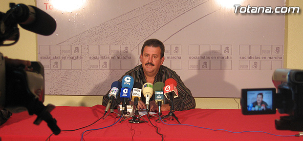 EL PSOE DENUNCIA QUE SE ESTÁN ARREGLANDO CAMINOS PRIVADOS CON DINERO PÚBLICO, Foto 1