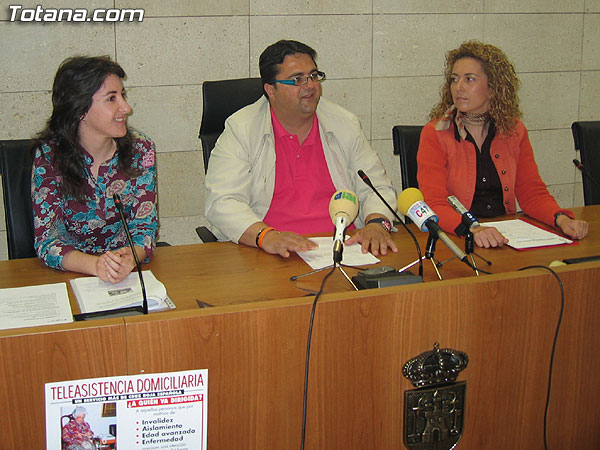 REALIZAN UNA CAMPAÑA DE DIFUSIÓN DEL SERVICIO PÚBLICO DE TELEASISTENCIA DOMICILIARIA QUE ATIENDE A MÁS DE 60 PERSONAS DEL MUNICIPIO, Foto 2