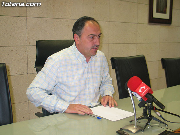 EL GRUPO POPULAR JUSTIFICA LA DECISIÓN DE PONER SALARIO AL PRESIDENTE EJECUTIVO DE PROINVITOSA PARA INCENTIVAR LA GESTIÓN DE LAS POLÍTICAS DE INDUSTRIA Y VIVIENDA DEL GOBIERNO MUNICIPAL, Foto 1