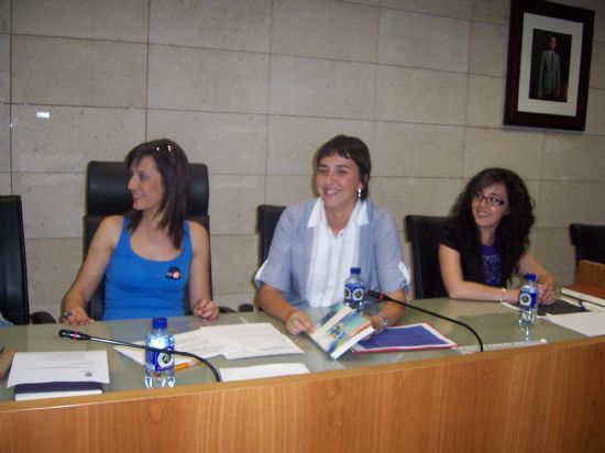 LA CONCEJALÍA DE MUJER E IGUALDAD DE OPORTUNIDADES Y BIENESTAR SOCIAL SE REÚNEN CON LOS AGENTES IMPLICADOS EN LA INTERVENCIÓN DE LA VIOLENCIA DE GÉNERO DEL MUNICIPIO PARA ESTABLECER UN PROTOCOLO DE ACTUACIÓN (2008), Foto 1