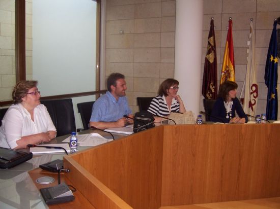 LA CONCEJALÍA DE MUJER E IGUALDAD DE OPORTUNIDADES Y BIENESTAR SOCIAL SE REÚNEN CON LOS AGENTES IMPLICADOS EN LA INTERVENCIÓN DE LA VIOLENCIA DE GÉNERO DEL MUNICIPIO PARA ESTABLECER UN PROTOCOLO DE ACTUACIÓN (2008), Foto 3