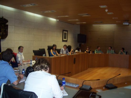 LA CONCEJALÍA DE MUJER E IGUALDAD DE OPORTUNIDADES Y BIENESTAR SOCIAL SE REÚNEN CON LOS AGENTES IMPLICADOS EN LA INTERVENCIÓN DE LA VIOLENCIA DE GÉNERO DEL MUNICIPIO PARA ESTABLECER UN PROTOCOLO DE ACTUACIÓN (2008), Foto 4