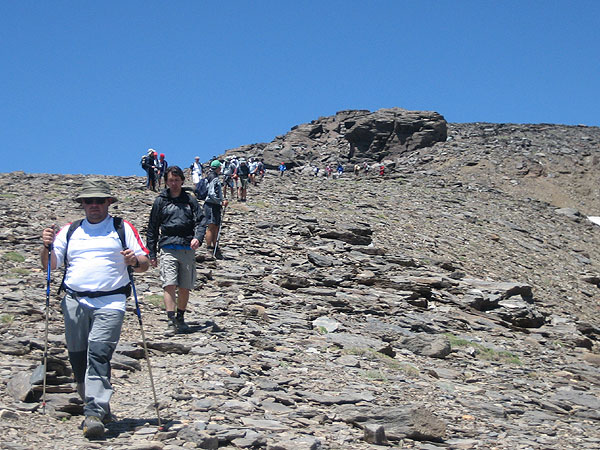 EL CLUB SENDERISTA DE TOTANA CIERRA SU TEMPORADA TOCANDO LA CIMA DE LA PENINSULA IBERICA, Foto 1