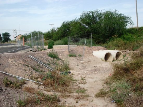 Los Concejales de IU + Los Verdes en Totana denuncian el retraso en la construcción de dos hincas bajo las vías del ferrocarril y el peligro que supone para los vecinos del Barrio Olímpico (2008), Foto 2
