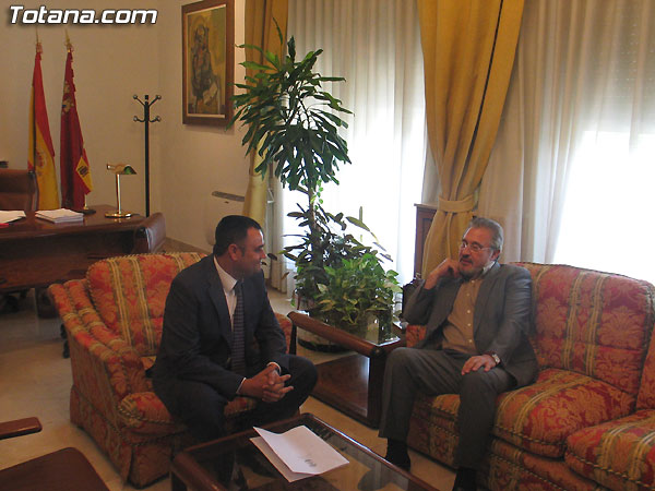 EL ALCALDE DE TOTANA Y EL DELEGADO DEL GOBIERNO ANUNCIAN LA CONVERSIÓN DEL CUARTEL DE LA GUARDIA CIVIL EN PUESTO PRINCIPAL DE LA GUARDIA CIVIL DE LA REGIÓN DE MURCIA (2007), Foto 3