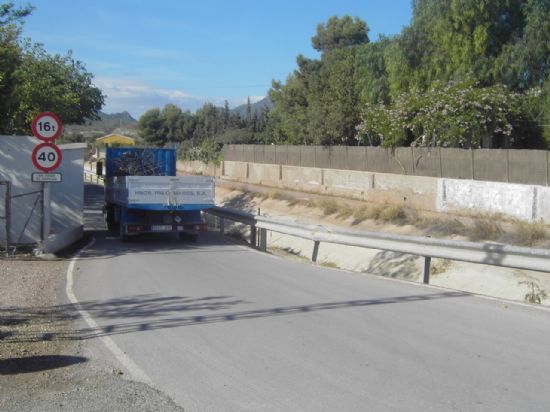 REALIZARÁN UN ESTUDIO SOBRE SEGURIDAD VIAL EN TODOS LOS CRUCES DE LAS CARRETERAS REGIONALES Y CAMINOS MUNICIPALES CON EL CANAL DEL TRASVASE, ASÍ COMO UN PROYECTO PARA ACONDICIONAR UN APARCAMIENTO JUNTO AL I.E.S JUAN DE LA CIERVA, Foto 1