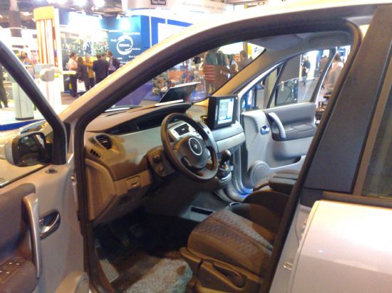 AGENTES DE LA POLICÍA LOCAL DE TOTANA VISITAN EL X SALÓN INTERNACIONAL DE LA SEGURIDAD VIAL Y EL EQUIPAMIENTO PARA CARRETERAS “TRAFFIC 2007”, DE LA FERIA DE MADRID, Foto 4