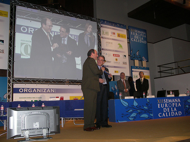 EL PRESIDENTE DE COATO RECIBIÓ UNA PLACA DE RECONOCIMIENTO POR SU “VALIOSA Y CONTINUADA CONTRIBUCIÓN A LA MEJORA DE LA CALIDAD Y LA SOSTENIBILIDAD EMPRESARIAL EN ESPAÑA”, Foto 1