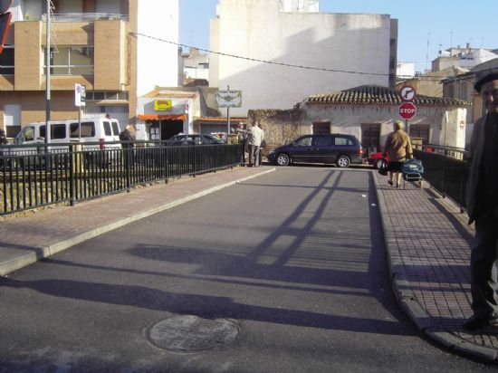 EL AYUNTAMIENTO ACOMETERÁ OBRAS PARA AMPLIAR LOS PUENTES DE LOS FRAILES Y DEL PILAR CON EL FIN DE FACILITAR LA CIRCULACIÓN DEL TRÁFICO EN LA AVENIDA RAMBLA DE LA SANTA , Foto 2