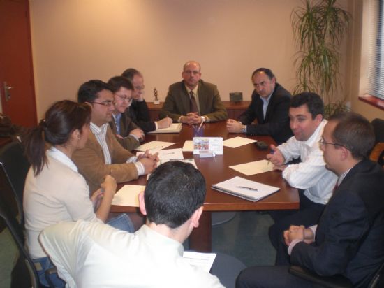 AUTORIDADES Y TÉCNICOS MUNICIPALES SE REÚNEN CON LA CONSEJERÍA DE DESARROLLO SOSTENIBLE Y ORDENACIÓN DEL TERRITORIO PARA CONSENSUAR LAS DIRECTRICES DEL PLAN GENERAL DE ORDENACIÓN MUNICIPAL, EN FASE DE APROBACIÓN PROVISIONAL (2008), Foto 1
