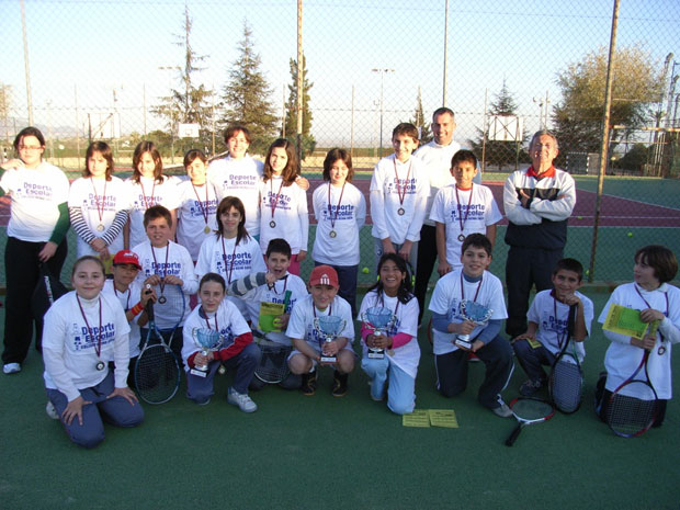 CLAUSURAN LOS MODULOS DE TENIS DE DEPORTE ESCOLAR DEL COLEGIO REINA SOFIA EN EL POLIDEPORTIVO MUNICIPAL '6 DE DICIEMBRE' Y EN LA CIUDAD DEPORTIVA 'SIERRA ESPUÑA', Foto 1