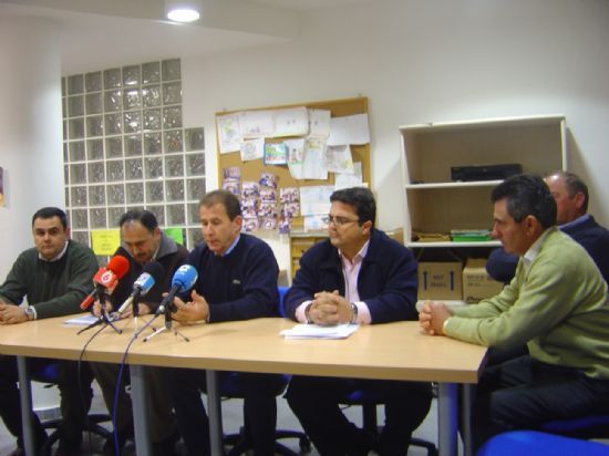 ALCALDE Y MIEMBROS DEL EQUIPO DE GOBIERNO SE REÚNEN CON LA ASOCIACIÓN DE VECINOS Y JUNTA VECINAL PEDANÍA EL PARETÓN-CANTAREROS ABORDAR PLAN DE INVERSIONES , Foto 1