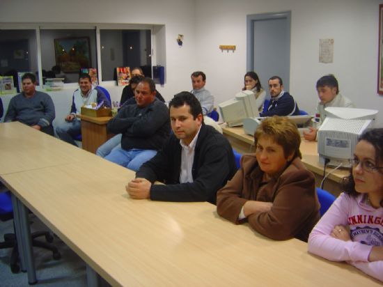 ALCALDE Y MIEMBROS DEL EQUIPO DE GOBIERNO SE REÚNEN CON LA ASOCIACIÓN DE VECINOS Y JUNTA VECINAL PEDANÍA EL PARETÓN-CANTAREROS ABORDAR PLAN DE INVERSIONES , Foto 2