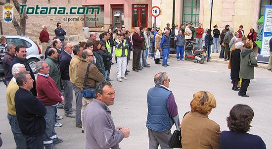VECINOS DE TOTANA RECUERDAN EN UNA CONCENTRACIÓN SILENCIOSA A LAS 192 PERSONAS ASESINADAS EN EL ATENTADO TERRORISTA DEL 11-M EN MADRID, Foto 2