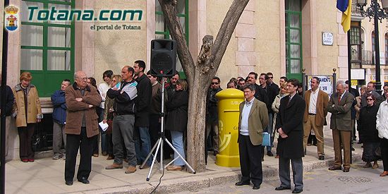 VECINOS DE TOTANA RECUERDAN EN UNA CONCENTRACIÓN SILENCIOSA A LAS 192 PERSONAS ASESINADAS EN EL ATENTADO TERRORISTA DEL 11-M EN MADRID, Foto 3