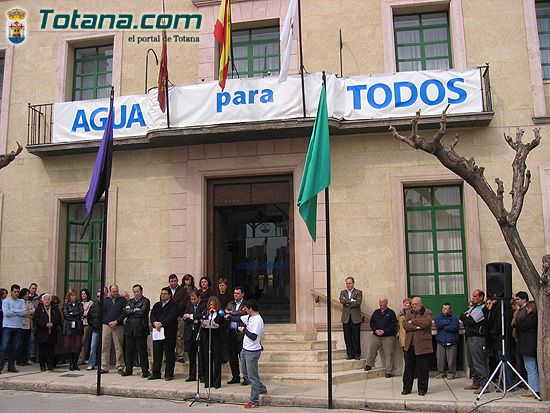 VECINOS DE TOTANA RECUERDAN EN UNA CONCENTRACIÓN SILENCIOSA A LAS 192 PERSONAS ASESINADAS EN EL ATENTADO TERRORISTA DEL 11-M EN MADRID, Foto 4