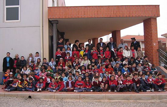 300 ALUMNOS DE TOTANA ASISTEN REPRESENTACIÓN DE UNA OBRA TEATRAL EN EL COLEGIO REINA SOFÍA SOBRE VALORES DE LA EDUCACIÓN VIAL, Foto 2