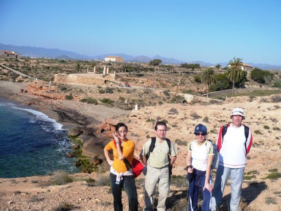 LA CONCEJALÍA DE DEPORTES ORGANIZÓ UNA RUTA DE SENDERISMO POR LAS PLAYAS VÍRGENES DEL PUERTO DE MAZARRÓN, QUE CONTÓ CON LA PARTICIPACIÓN DE 33 SENDERISTAS (2008), Foto 3