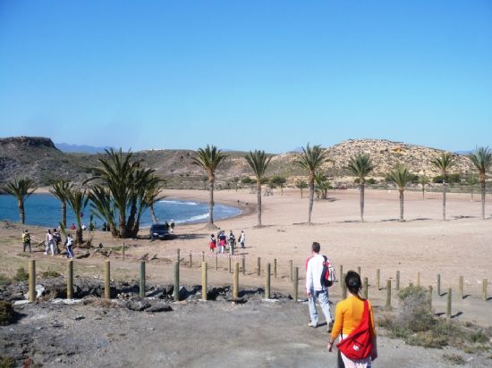 LA CONCEJALÍA DE DEPORTES ORGANIZÓ UNA RUTA DE SENDERISMO POR LAS PLAYAS VÍRGENES DEL PUERTO DE MAZARRÓN, QUE CONTÓ CON LA PARTICIPACIÓN DE 33 SENDERISTAS (2008), Foto 4