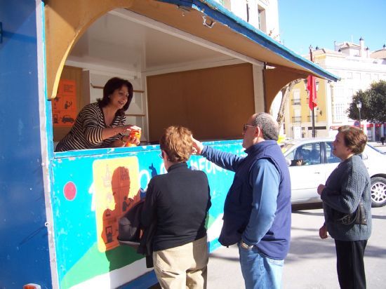 INSTALARÁN UN PUNTO DE INFORMACIÓN MÓVIL EN LA PLAZA DE LA CONSTITUCIÓN MAÑANA PARA CONCIENCIAR A LOS CIUDADANOS DE SUS DERECHOS Y OBLIGACIONES CON MOTIVO DEL “DÍA MUNDIAL DEL CONSUMIDOR”, Foto 1