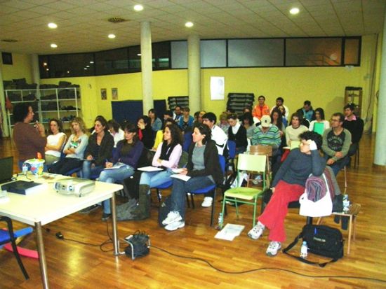 UN TOTAL DE 40 PERSONAS PROCEDENTES DE TODA LA REGIÓN DE MURCIA PARTICIPARON EN EL “SEMINARIO DE ACTIVIDADES ACUÁTICAS PARA BEBÉS Y EMBARAZADAS”, Foto 7