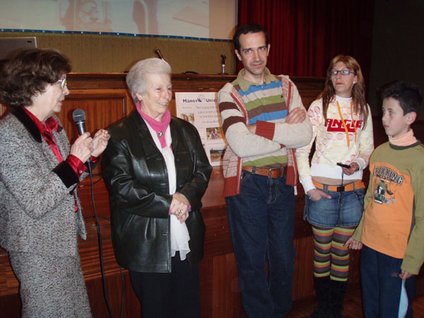 LOS GRUPOS INFANTILES Y JUVENILES DEL MOVIMIENTO JUNIOR Y “EL CANDIL” HACEN ENTREGA DE UN CHEQUE VALORADO EN 1.500 EUROS A MANOS UNIDAS, Foto 2