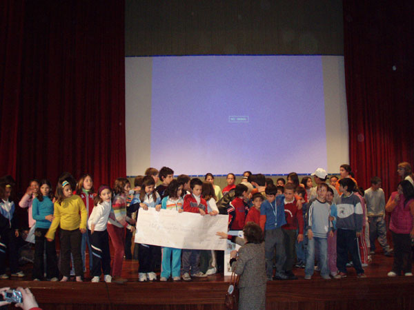 LOS GRUPOS INFANTILES Y JUVENILES DEL MOVIMIENTO JUNIOR Y “EL CANDIL” HACEN ENTREGA DE UN CHEQUE VALORADO EN 1.500 EUROS A MANOS UNIDAS, Foto 3