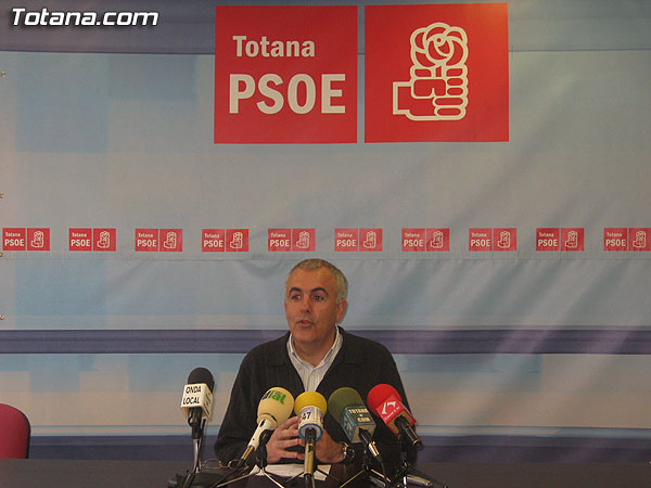 EL PSOE ASEGURA QUE EL CANDIDATO DEL PP NO ES DE FIAR PORQUE HACE TRAMPAS, Foto 1