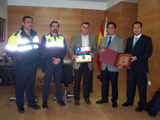 EL ALCALDE DE TOTANA RECIBE A UNA DELEGACIÓN DE CHILE QUE VISITA LA LOCALIDAD PARA CONOCER EL FUNCIONAMIENTO DEL PARQUE DE EDUCACIÓN VIAL, Foto 1