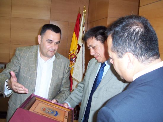 EL ALCALDE DE TOTANA RECIBE A UNA DELEGACIÓN DE CHILE QUE VISITA LA LOCALIDAD PARA CONOCER EL FUNCIONAMIENTO DEL PARQUE DE EDUCACIÓN VIAL, Foto 5