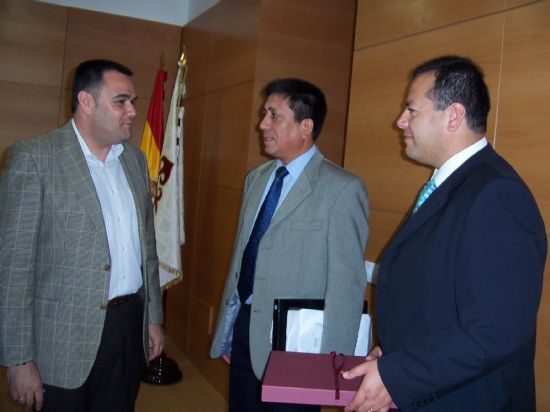 EL ALCALDE DE TOTANA RECIBE A UNA DELEGACIÓN DE CHILE QUE VISITA LA LOCALIDAD PARA CONOCER EL FUNCIONAMIENTO DEL PARQUE DE EDUCACIÓN VIAL, Foto 6