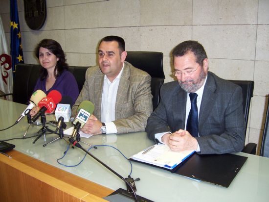 EL AYUNTAMIENTO Y LA DIRECCIÓN GENERAL DE ARTESANÍA PRESENTAN EL “PROGRAMA DE AYUDAS PARA EL 2008”, DIRIGIDO A LOS ARTESANOS DE LA LOCALIDAD, CON EL FIN DE FOMENTAR ESTE SECTOR, Foto 1