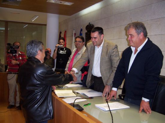 TOMAN POSESIÓN DE SU CARGO LOS MIEMBROS DE LA JUNTA VECINAL DE EL PARETÓN, Y LAS CUATRO MUJERES Y CUATRO HOMBRES, QUE OSTENTARÁN EL CARGO DE ALCALDE PEDÁNEO, DURANTE ESTA LEGISLATURA (2008), Foto 8