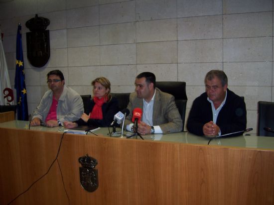 TOMAN POSESIÓN DE SU CARGO LOS MIEMBROS DE LA JUNTA VECINAL DE EL PARETÓN, Y LAS CUATRO MUJERES Y CUATRO HOMBRES, QUE OSTENTARÁN EL CARGO DE ALCALDE PEDÁNEO, DURANTE ESTA LEGISLATURA (2008), Foto 9